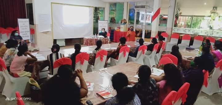 SAFEFoundation1's tweet photo. SAFE conducted a training session on active citizenship for selected CSOs leaders of
#Rambewa #Medawachchiya & #NPCDSD
ප්රජා මූල නායකයින් සදහා ක්රියාකාරී පුරවැසිබාවය පිළිබද පුහුණු සැසිය.... 👩✈️👩✈️👩🏫
#SAFEfoundation
#USAIDIDEA https://t.co/eW6wpn9LoN