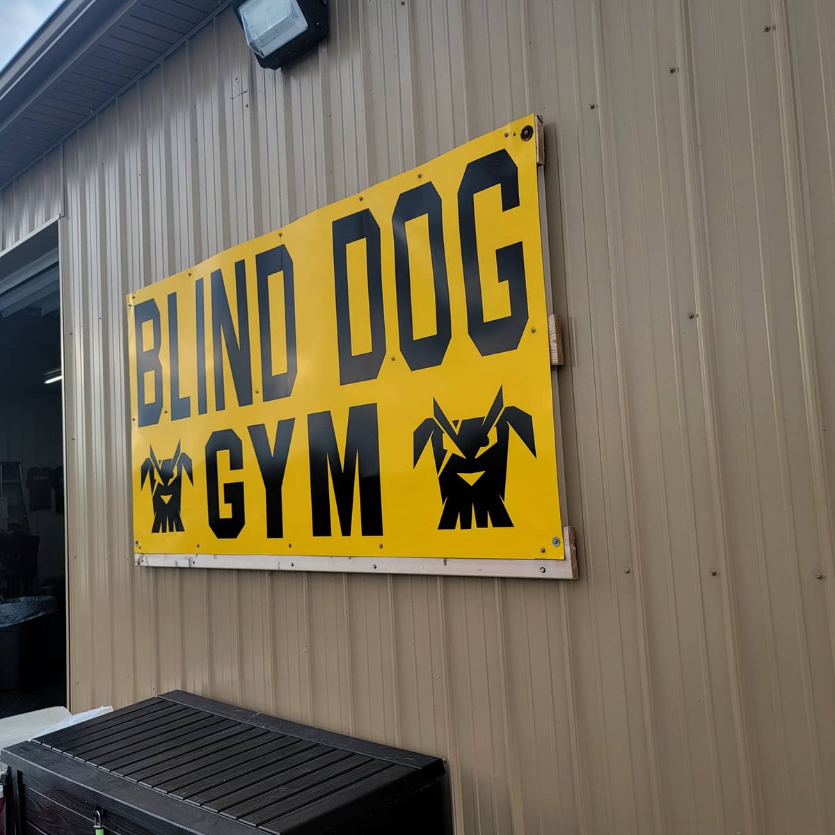 SzaboApparel's tweet photo. "Nobody ever drowned in sweat"- but that doesn't mean you shouldn't try! Great start to Friday at Blind Dog Gym!
#puntsandpints #browns
https://t.co/HUkBxD0bpP https://t.co/Wa0UYBkWdt