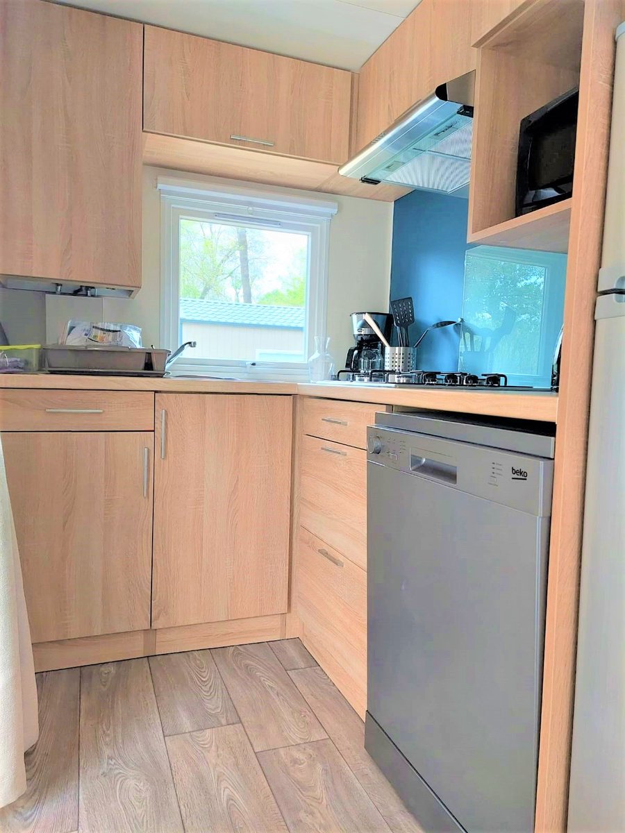 izicamp's tweet photo. ☀️ Encore quelques dates disponibles à la réservation dans le mobil-home 5 étoiles ⭐⭐⭐⭐⭐ de Pierre, au sein du Camping Le Soleil, à Argelès-sur-Mer.

À deux pas de la plage ; piscine californienne et bain bouillonnants...
Le luxe à partir de 416,99 € la semaine ! 😃 https://t.co/fBCIaTRVXn