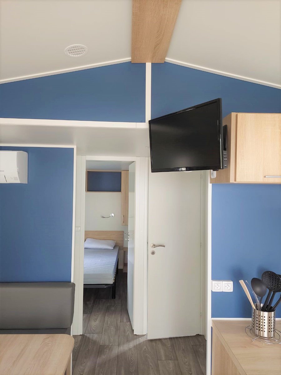 ☀️ Encore quelques dates disponibles à la réservation dans le mobil-home 5 étoiles ⭐⭐⭐⭐⭐ de Pierre, au sein du Camping Le Soleil, à Argelès-sur-Mer.

À deux pas de la plage ; piscine californienne et bain bouillonnants...
Le luxe à partir de 416,99 € la semaine ! 😃