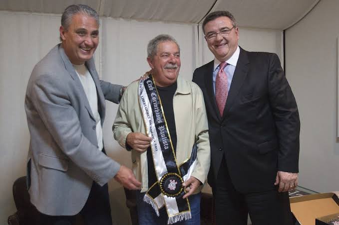 EdgarReisdorf's tweet photo. Uns leões contra a copa América, e uns gatinhos nas eliminatórias?
Será que tem a ver com os interesses da Globo?
Está imagem diz tudo do caráter do Tite.
#ForaTite
#forapastor
#GloboLixo
# https://t.co/U8tmHz2Wdw