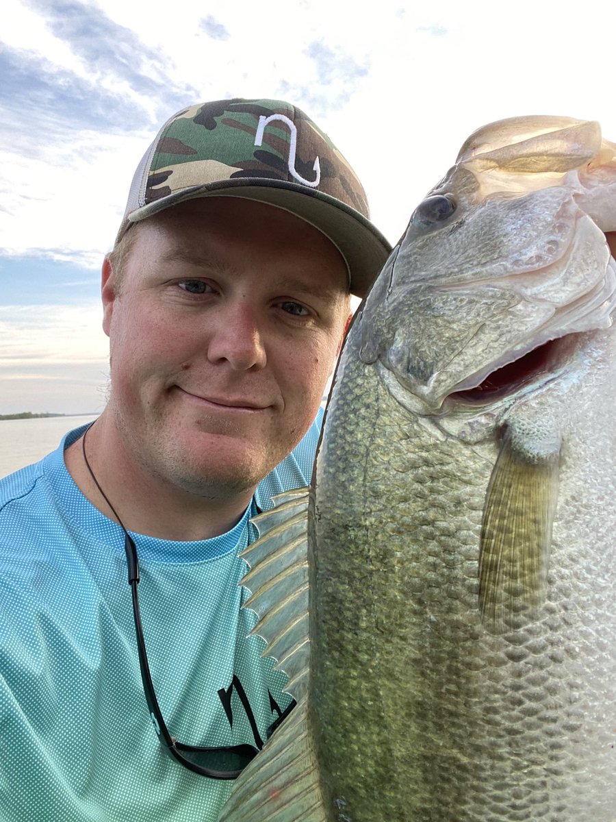 jake_whitaker_'s tweet image. Not a bad way to start practice for the @bassmaster Classic at Ray Roberts.

Not. Too. Shabby. 
#bassmasterclassic #rayroberts #fishing #everythingsbiggerintexas #alxrods
