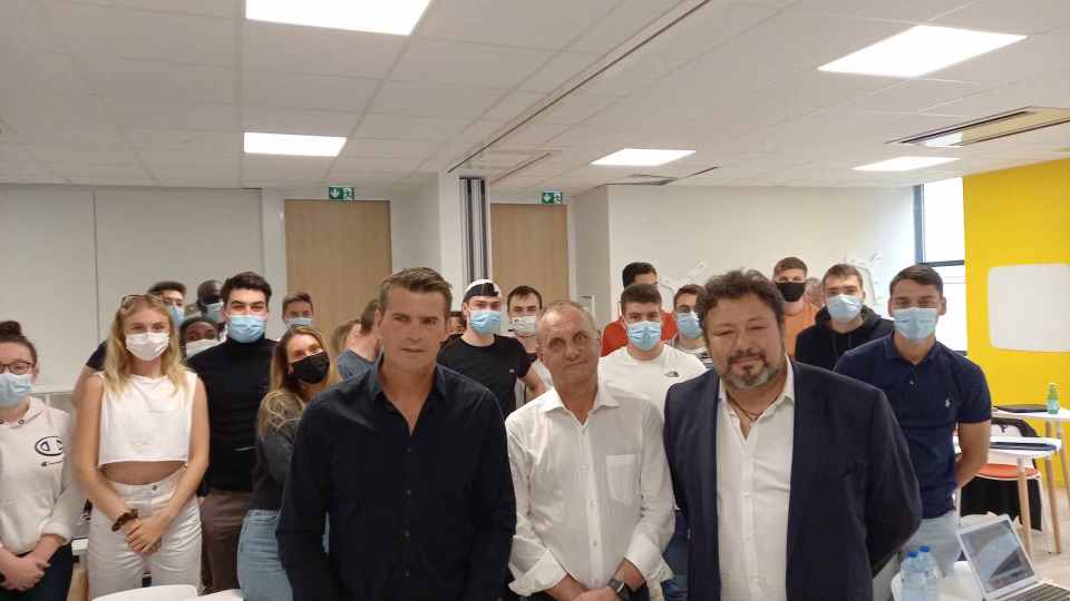 Nos étudiants en 1ère année de Master Rennes School of Sports ont eu l’opportunité de rencontrer hier Jean GALFIONE, champion olympique du saut à la perche ! 🏅

Un grand merci à <a href="/marc_le_bras/">Marc Le Bras</a> de <a href="/SerenisConsult/">Serenis Consulting</a> et Fabrice DEVILLERS de Hors-Jeu d’avoir permis cette rencontre !😎