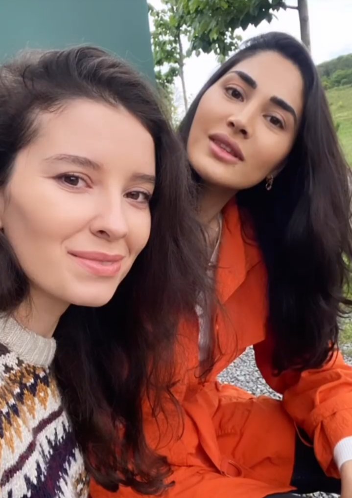 KurulusPics's tweet photo. Açelya Özcan and Gözel Rövşenova #KuruluşOsman #acelyaozcan #gozelrovsenova https://t.co/5LKyQCzlti