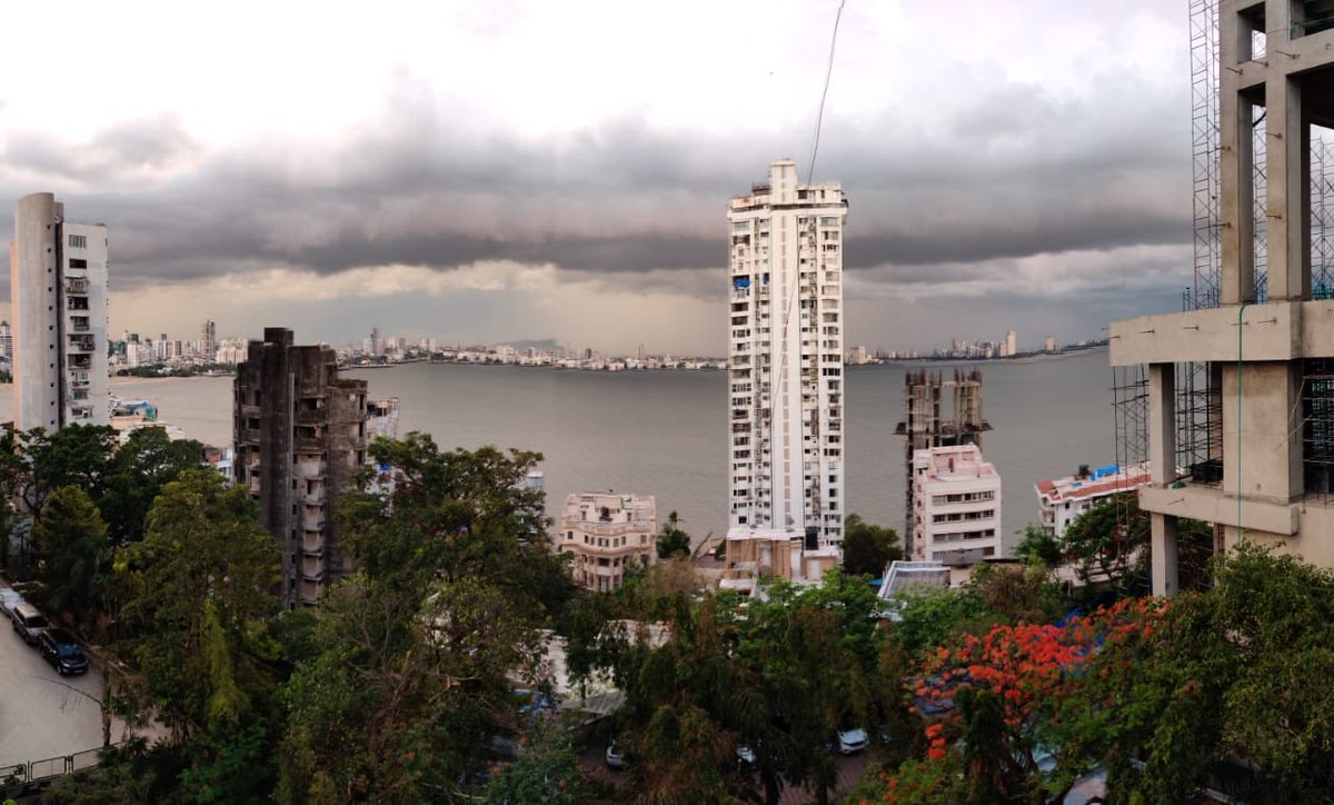 TejRaj27's tweet photo. After the rains….😍
#Sky #Clouds #Rain #Shades #Evening #CloudPhotography #Bombay #PointAndShoot #Panorama #NoFilter #AmateurPhotography #ShotOnOnePlus7Pro https://t.co/y81DGmsiF2