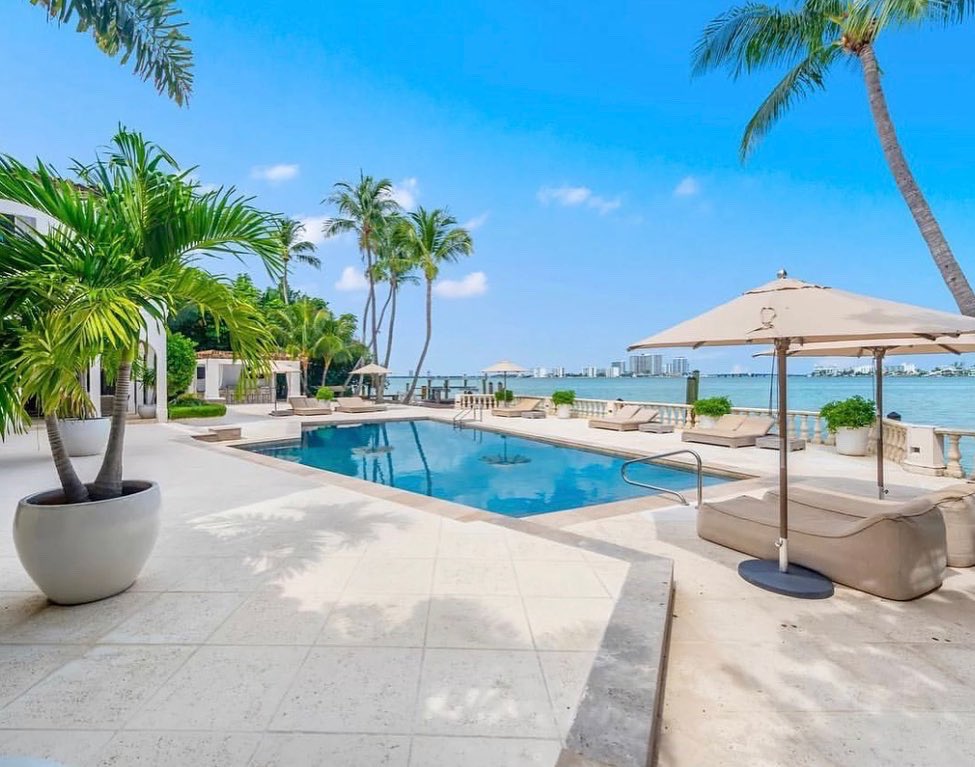💥💥 Thank YOU, Miami Heat, for selecting WADE 5th overall in the 2003 Draft.
Thank YOU, for grinding every night and giving the fans 1,000%.
Thank YOU, for 3 spectacular Championships. 🏆🏆🏆
And the Biggest THANK YOU, for entrusting ME to sell your incredible home.

<a href="/DwyaneWade/">DWade</a>