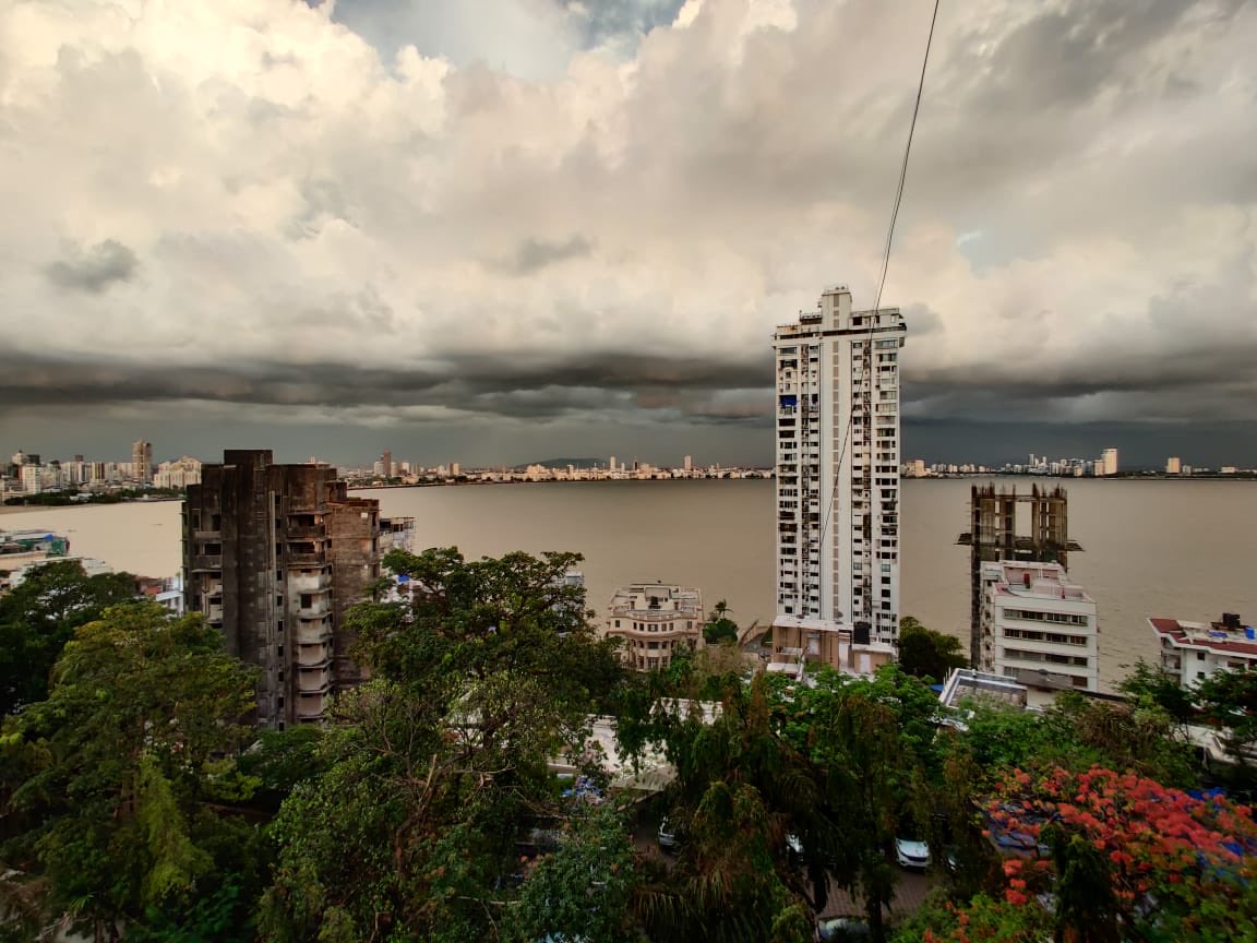 TejRaj27's tweet photo. After the rains….😍
#Sky #Clouds #Rain #Shades #Evening #CloudPhotography #Bombay #PointAndShoot #Panorama #NoFilter #AmateurPhotography #ShotOnOnePlus7Pro https://t.co/y81DGmsiF2