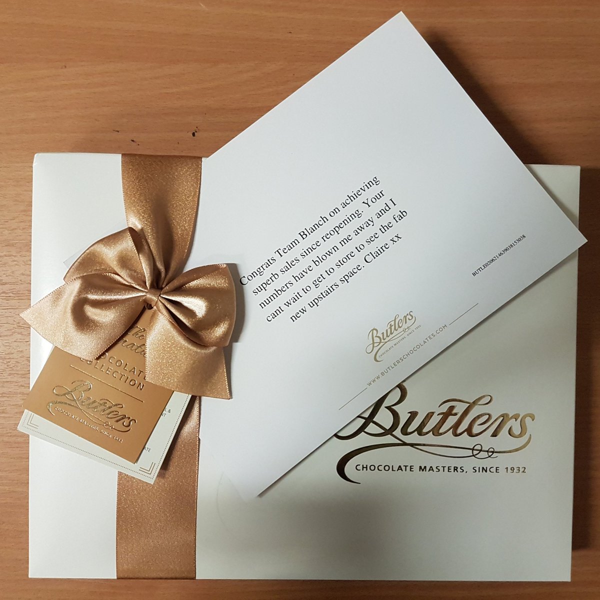 MagdalenaLenard's tweet photo. What a surprise! This delivery made our day! 😜 Thank you Claire! It's so nice of you! 😍
@HelenMintVelvet 
@ClaireT_MV https://t.co/W7maa45fhv
