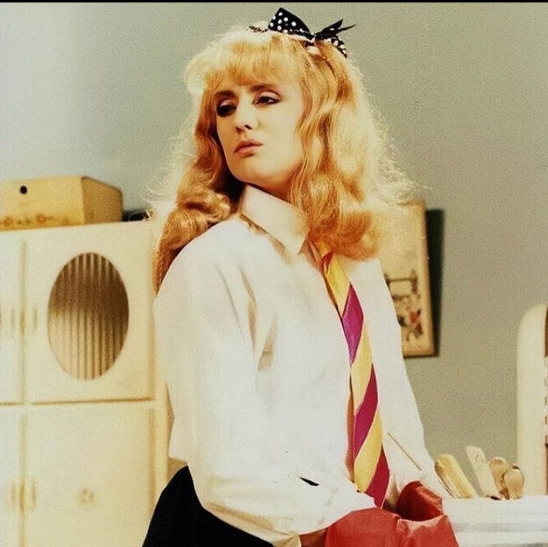 卯 Q 女装がやたらとかわいい人は誰ですか A Queenのドラマー ロジャーテイラーです 女装でmv撮影するのを発案し本家mvではアラフォーでこちらの仕上がりになっております ボヘミアンラプソディ 卯 Q 女装がやたらとかわいい人は誰ですか A Queenのドラマー ロジャーテイラーです 女装でmv撮影するのを発案し本家mvではアラフォーでこちらの仕上がりになっております ボヘミアンラプソディ