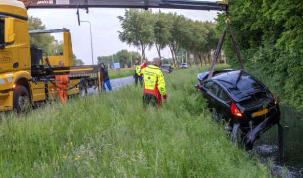 Auto te water, bestuurder verlaat plaats ongeval - ..