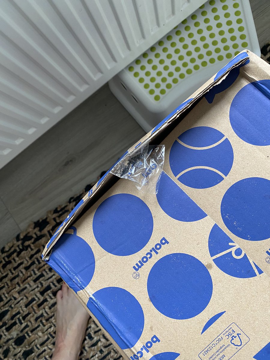 So another <a href="/bol_com/">bol</a> package delivered by <a href="/bpost_fr/">bpost</a> with clear tampering. Think it’s more than a coincidence now!