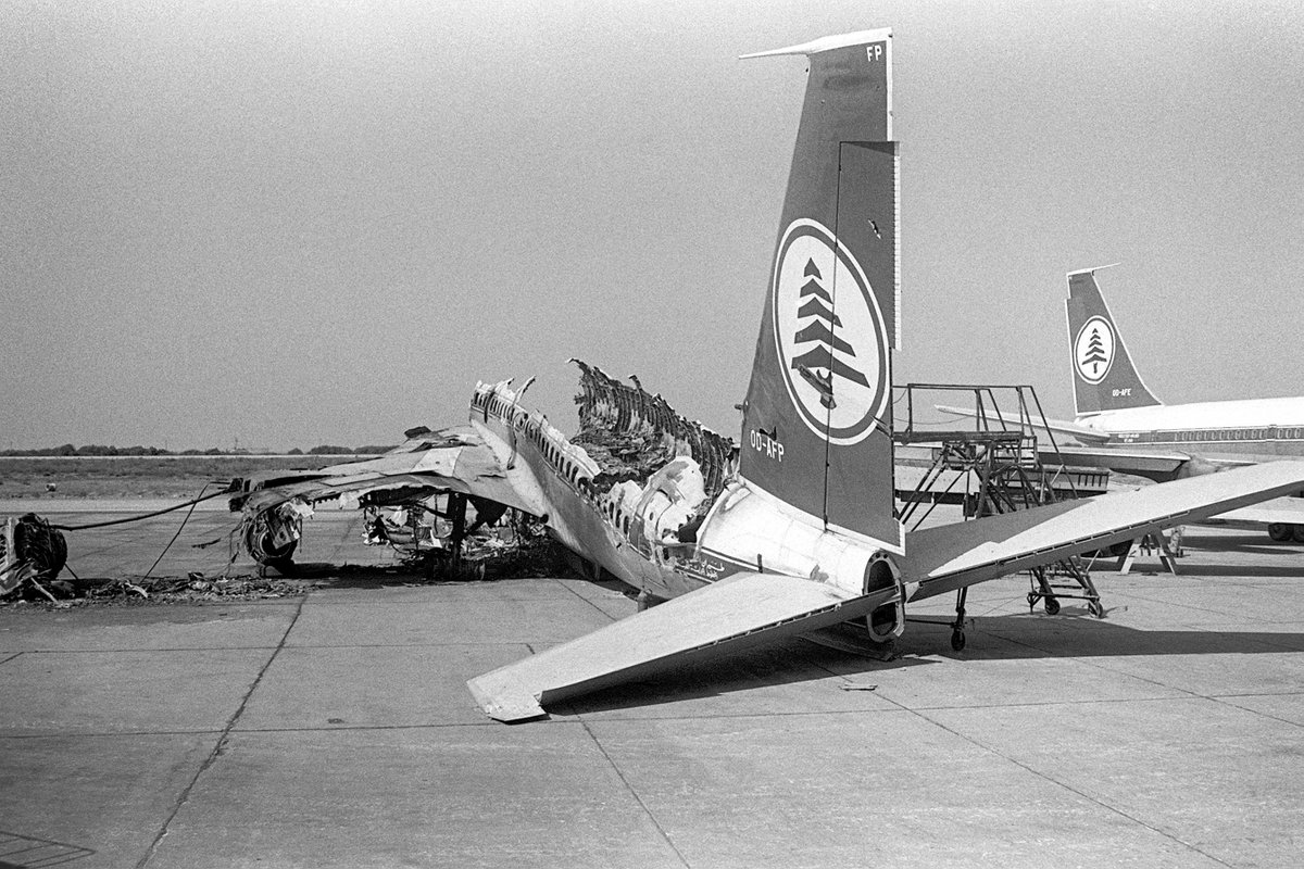 ▎On this day: June 6【#Israel / #Lebanon / #Palestine / #Syria 🇮🇱🇱🇧🇵🇸🇸🇾】

1982 – Israeli forces invaded southern Lebanon (pictured) to root out members of the Palestine Liberation Organization, sparking a three-year-long war.

See: en.wikipedia.org/wiki/1982_Leba…

#WikiAsianMonth #Asia