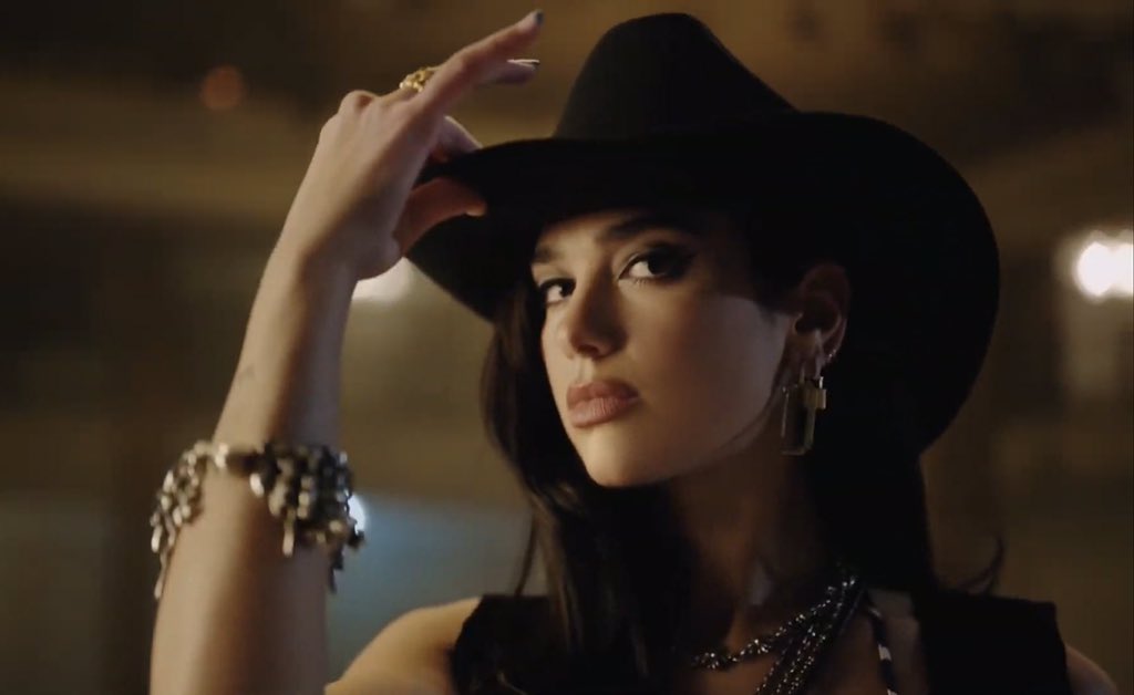 lghtsdua's tweet photo. Dios creó al hombre y como disculpa creó a Dua lipa https://t.co/rBwNZx4Er9