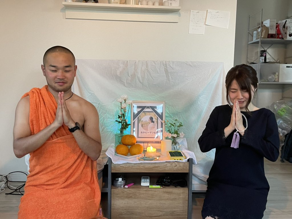 okayuka46's tweet photo. 11年連れ添った旧アカウントが永久にアクセス不可となってしまったので、先日お葬式を執り行い手厚く葬り、ついに新しいアカウントをつくりました！みなさま今後ともよろしくお願いいたします🙇‍♂️ https://t.co/YEe4STkgWQ