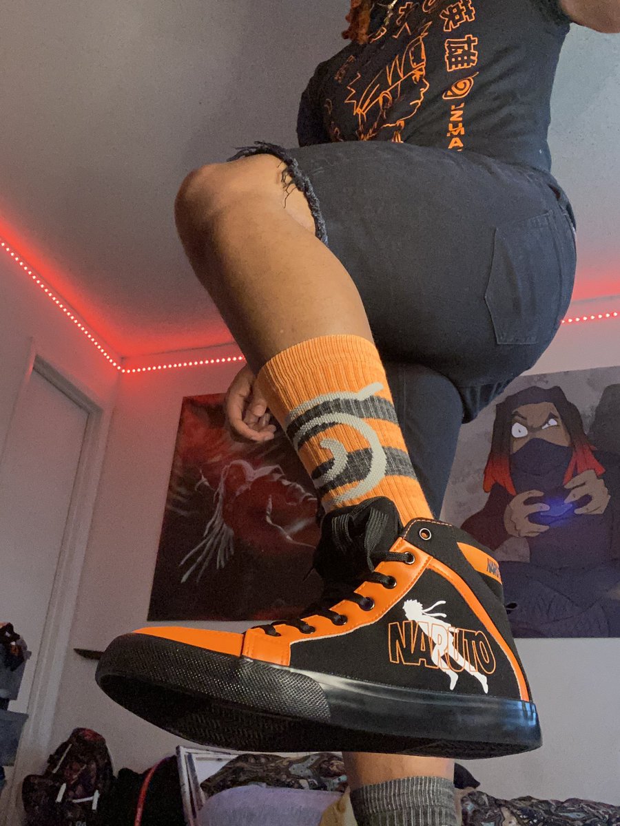 Tygeesensei's tweet photo. Ninjas
Are
Running 
United 
Together 
On sight

@HotTopic Items in picture:

Naruto Shippiden Orange &amp; Black T-Shirt

HT Denim Black Skinny Shorts

Naruto Shippuden Two-Tone logo crew socks

Naruto Shippuden Run Hi-Top Sneakers https://t.co/cJWDiZufzW