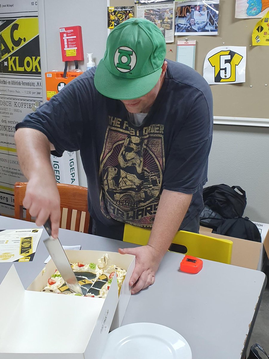 🥳 Feest: Dion stroomt uit bij Niemand Buitenspel!

Dion gaat via Spectrum Multimedia &amp; It aan de slag bij de RB-Media Internet Solutions met ondersteuning vanuit Social Capital en dat vieren we! 

Gefeliciteerd  Dion, we zijn trots op je!👍

#NACpraat #NACMaatschappelijk