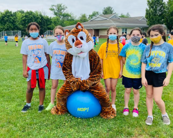 UpperMerionSD's tweet photo. Candlebrook Cubs Field Day featuring Cody the Cub !! #cubcode #spiritweek https://t.co/tJ98gyUp0Y