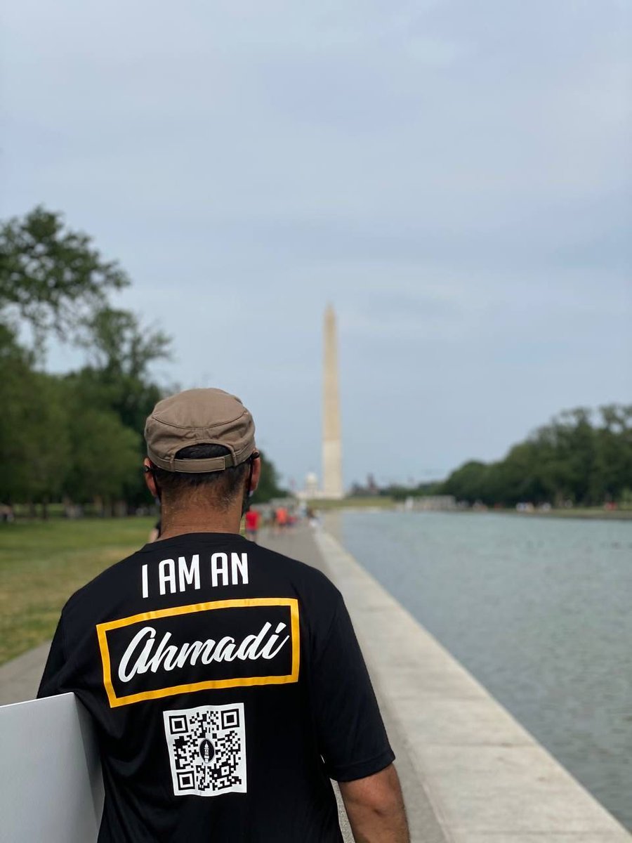 MuslimYouthUSA's tweet photo. #MuslimYouth of @MKAMuqami visited @TheNationalMall recently with the goal of sharing the peaceful and kind message of not only Islam but also of Prophet Muhammad (PBUH) with anyone walking by, by highlighting our campaign, #MercyForMankind. #WhatMuslimsDo #ExampleOfTheProphet. https://t.co/RP4idOUMlb