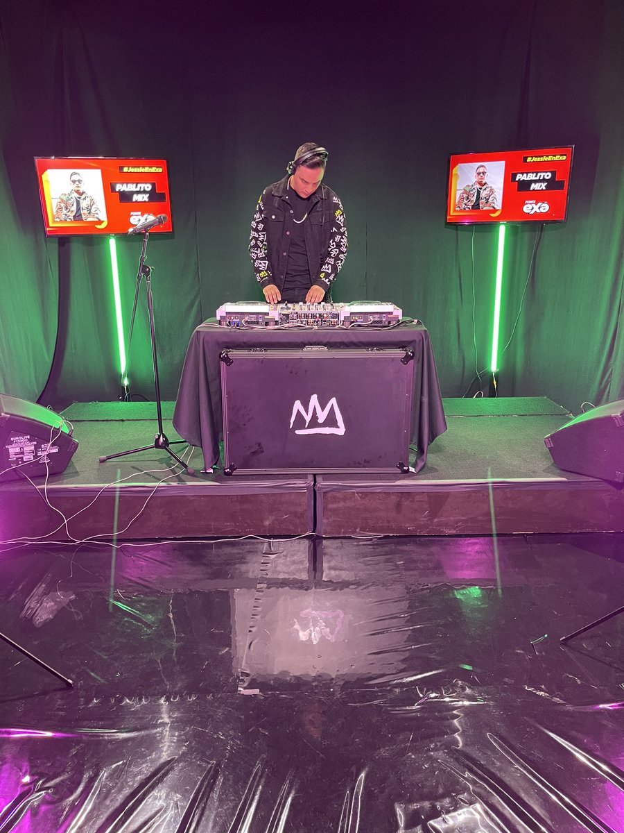 En vivo <a href="/ExaFM/">Exa FM</a> 104.9 FM