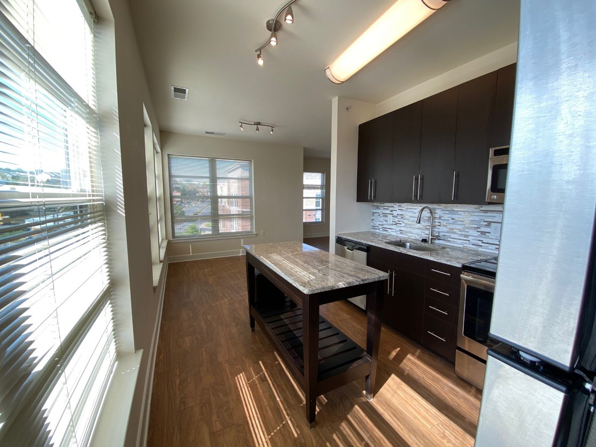 moderatempo's tweet photo. This fantastic two bedroom apartment sits on our top floor! Have you toured yet? #ModeraTempo #MillCreekRes #ApartmentLiving #AlexandriaVA #LiveWhereYouLove https://t.co/WcMZ3KfD4W