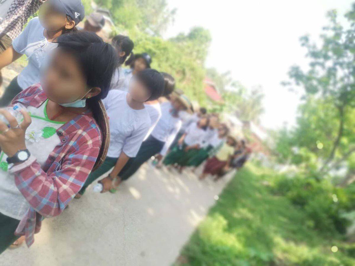 ayemin2725's tweet photo. Residents &amp; students in #HteeChaing tsp, #Katha district held a rally to denounce the military coup and its slave education system.
#LessTalkMoreActionsASEAN
#June4Coup
#WhatsHappeningInMyanmar https://t.co/OYVH7CZhzg
