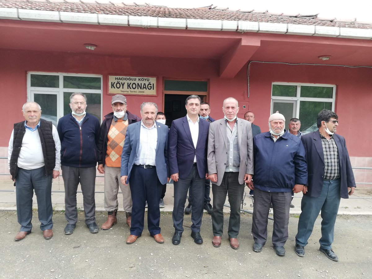tarim_sinop's tweet photo. #ÇİFTÇİ #TOPLANTISI #HACIOĞLU #KÖYÜ
İl Tarım Orman Müdürü Bekir Yücel TANRIKULU Çiftçilerimizin sorunlarını çözüm odaklı konularda çözümü için haftalık çiftçi toplantısını bu hafta Hacıoğlu köyü Muhtarı ve çiftçilerleköy konağında bir araya geldi
#ÜretenSinop #GelişenTürkiye https://t.co/s5yPNBOgYa