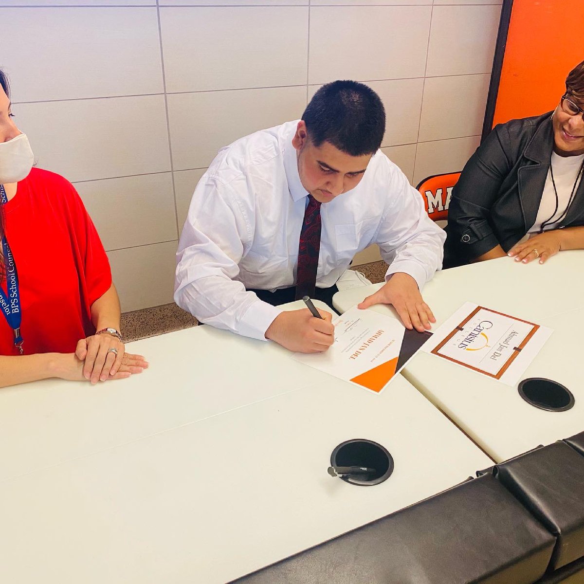 MackHighSchool's tweet photo. Congrats to Ahmad Jan Del o his decision to attend Canisius College! Hard work has paid off for Ahmad JanDel! Awesome job and best of luck as a Griff! #MackHigh #the305 #canisius @Buffalo_Schools @CanisiusCollege https://t.co/tYr9ouFliv
