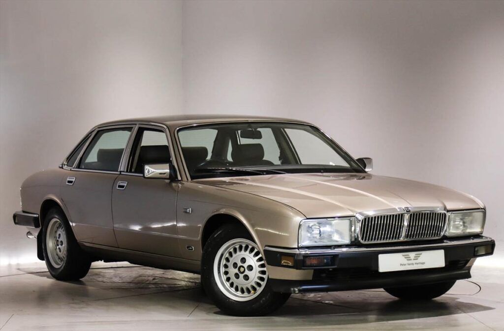 ClassicsSupers's tweet photo. A lot of #Jag for £14,000! This classic #Sovereign for sale at #ClassicsandSupercars

https://t.co/fwcn5DPDrg https://t.co/X2FkjE4zLA