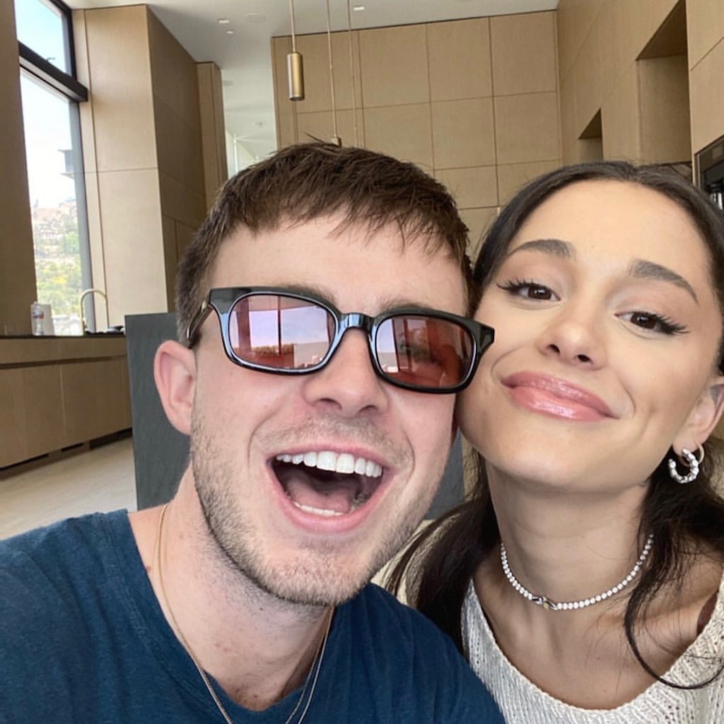 arianarchivee's tweet image. the smile