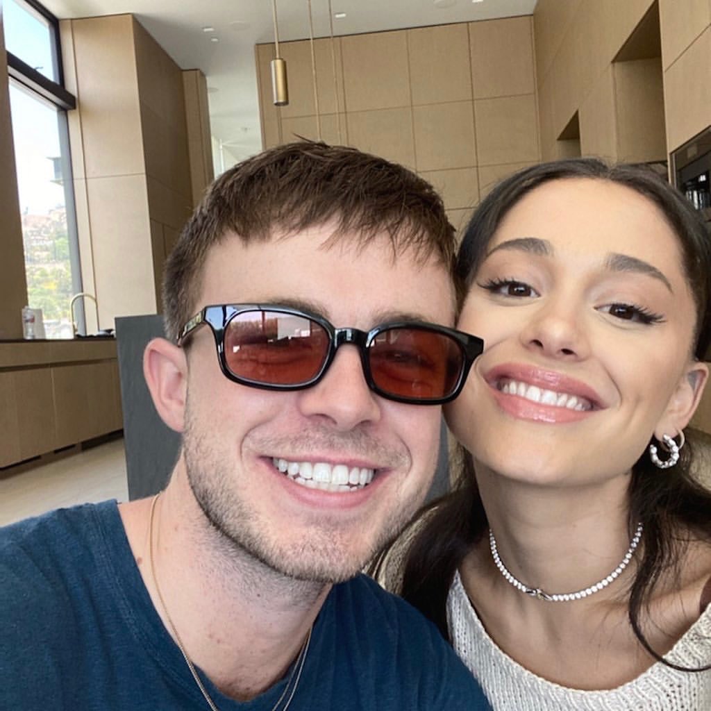 arianarchivee's tweet image. the smile