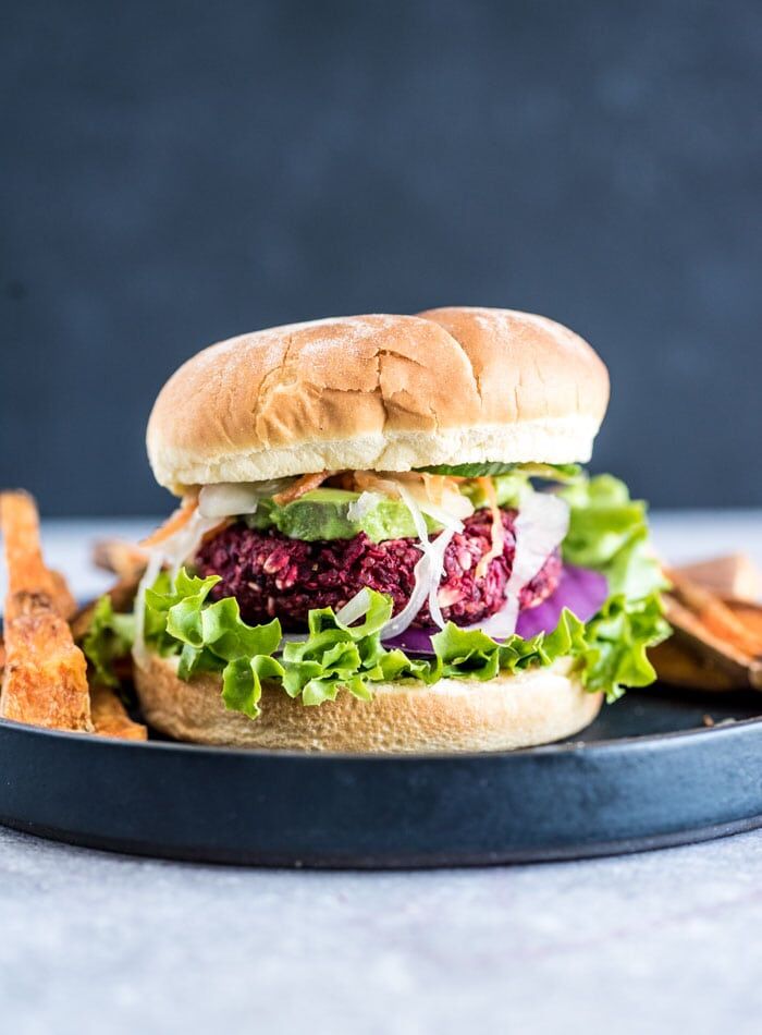CheflingAPP's tweet photo. The #weekend is here, and so is a quick and healthy #burger recipe on Chefling: https://t.co/hpWUVPIuq8 🍔

This #vegan quinoa beet burger holds together through cooking and has a wonderful flavor that’s perfectly piled on a bun with your favorite burger fixings.

#HappyFriday https://t.co/Yfx0qXu5pH