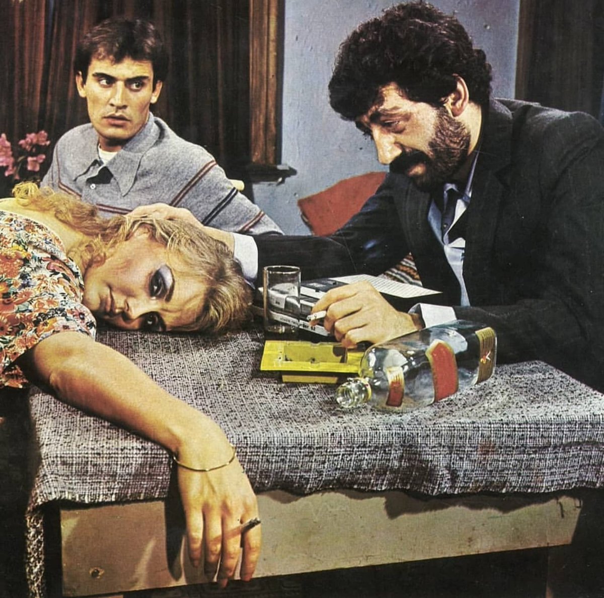 Zamanın eli değdi bize
Çoktan değişti her şey