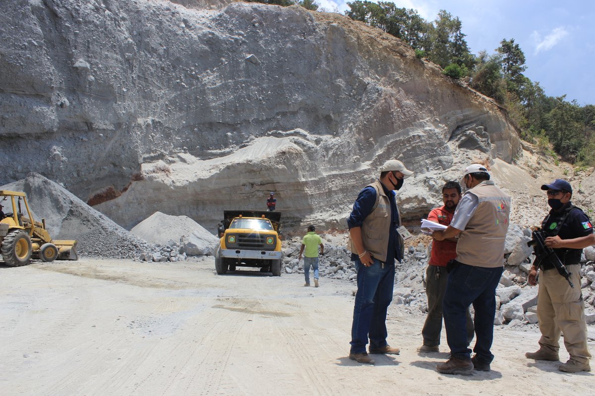 proammich's tweet image. Recibimos y atendemos sus denuncias ciudadanas relacionadas con la extracción y aprovechamiento de materiales pétreos. Llama al 800 00 77 626. #EscuchaLaTierra