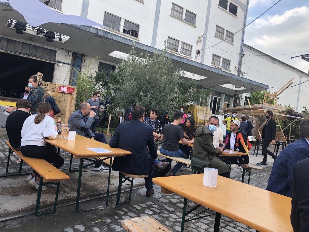 frederic_lajoux's tweet photo. Lancement des festivités des #magasinslibres avec ⁦@CaVautrin⁩ et ⁦@ArnaudRobinet⁩ sur les friches des magasins généraux @enedis_car⁩ s’engage dans la refondation du quartier Colbert en soutenant un chantier d’insertion avec ⁦@E2CCA⁩ ⁦⁦@martbonne⁩ https://t.co/4f8813ZYPG