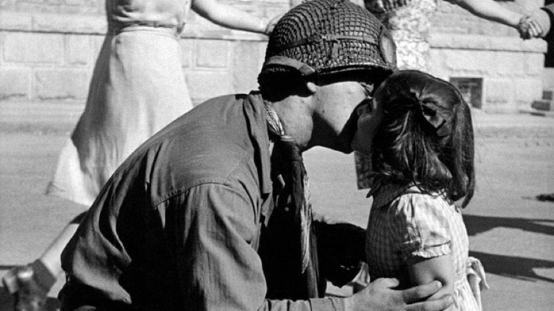 ANPIRomaPosti's tweet photo. « Non solo desideravamo l'onore di prendere la città,ma ritenevamo di meritarlo.Non solo volevamo diventare il primo esercito dopo 15 secoli a prendere #Roma da sud, ma volevamo che la gente del posto sapesse che era stata la 5ª Armata a compiere l'impresa. »
#MarkWayneClark https://t.co/3tqCDuiLN8