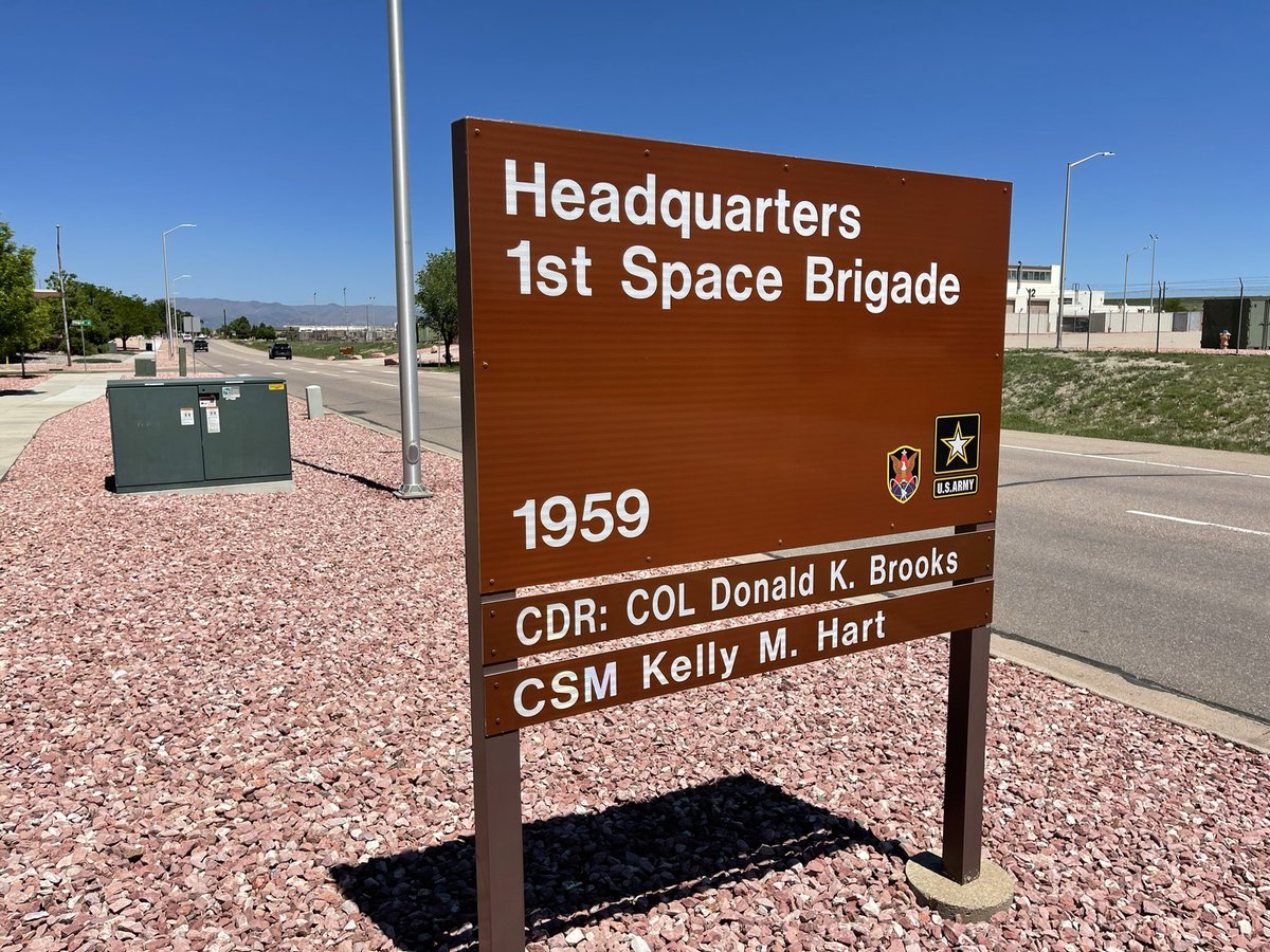 usarec's tweet photo. The #ArmyEdTour crew made its way to the 1st Space Brigade, which is the @usarmy’s only space brigade. 14, 25 and 35-series career fields have opportunities to support the important space mission! #JoinUs https://t.co/qMz9XtTQl5