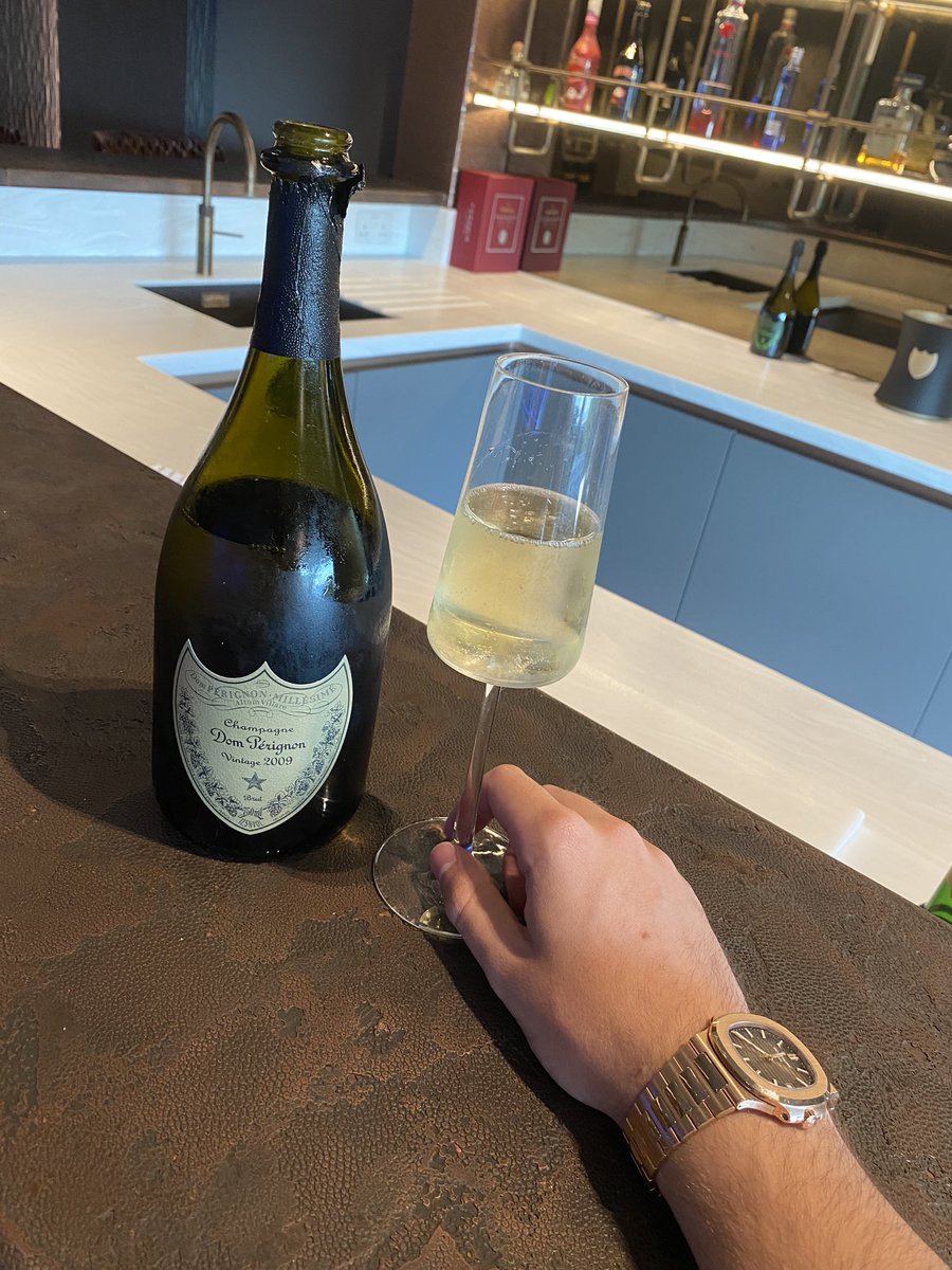 l0rd_cs's tweet image. My Kara sold, @zipelCS where’s your drink?