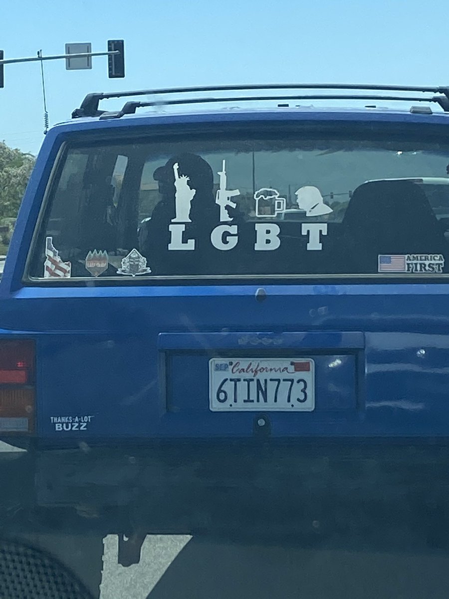 patty_408's tweet photo. Saw this on a car today! Shit had me laughing 😂🇺🇸🇺🇸🇺🇸 MERICA https://t.co/kQUXFRVs7t
