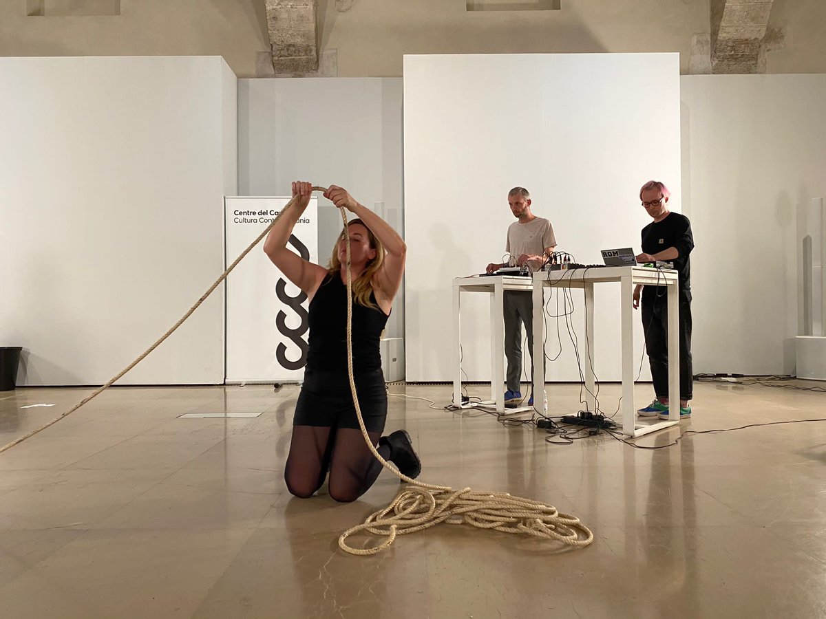 centredelcarme's tweet photo. 💡 Hui gaudim de la 3a sessió de Escucha! València #CCCCPerformance, on han intervingut els investigadors de la plataforma Diàleg Obert, Kira Pérez, Lorena Izquierdo i Mario Montoya al costat del duo electrònic compost pels polonesos Kamil Korolczuk i Adam Frankiewicz. https://t.co/jXtljewRlG