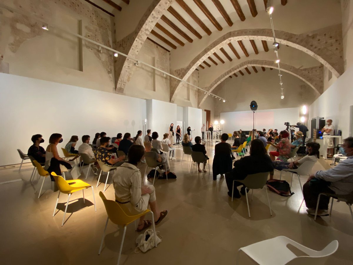 centredelcarme's tweet photo. 💡 Hui gaudim de la 3a sessió de Escucha! València #CCCCPerformance, on han intervingut els investigadors de la plataforma Diàleg Obert, Kira Pérez, Lorena Izquierdo i Mario Montoya al costat del duo electrònic compost pels polonesos Kamil Korolczuk i Adam Frankiewicz. https://t.co/jXtljewRlG