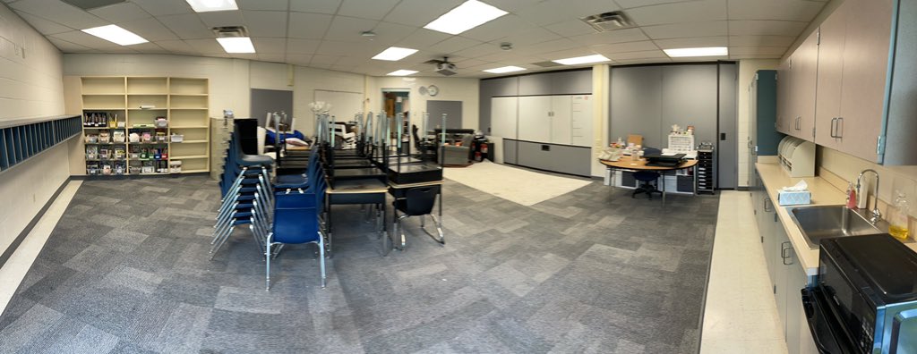 MissHasenohr's tweet photo. My very first classroom is totally packed up. It has been an absolute blast learning to teach in here. I am excited for the next journey down the hall in Room 35. Love my 🦊 hill family. 🧡 #Room41 https://t.co/gPNBd9IR6Y