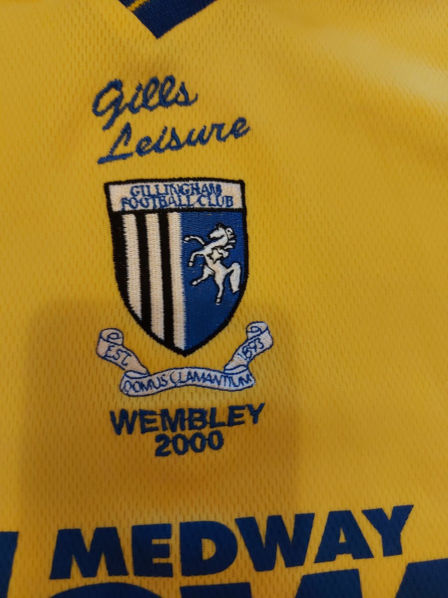 Gills_Legends's tweet photo. Tonight I'm absolutely buzzing as I've very kindly been given this...
The actual fricking shirt!!!
Thank you so much #SteveButler
#Gills #Legends https://t.co/kPU0k9FB9S