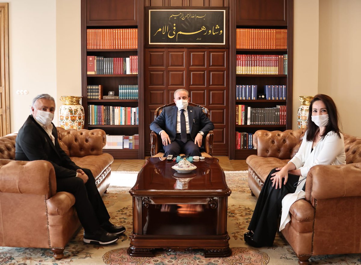 Türk Sanat Müziği sanatçısı değerli Mine Geçili ve eşi kıymetli ud sanatçısı Hüseyin Bitmez'le çok hoş bir müzik sohbeti yaptık.

Ziyaretlerinden dolayı kendilerine teşekkür ediyorum.