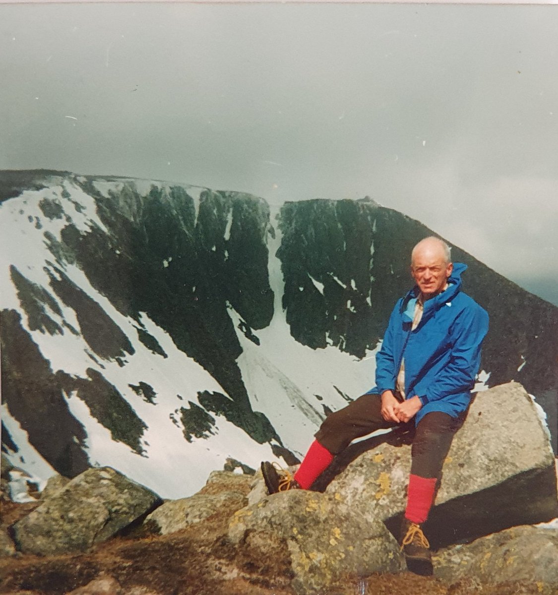 tdf8's tweet image. Anyone know what hill this is?  @AlpinistGerry @steamingboots @OTATScotland @Mountain_Scot @csa_adventure @OTATScotland @CountrysideBen @MunroMoonwalker @JohnMuirTrust @walkhighlands @Coinneach9