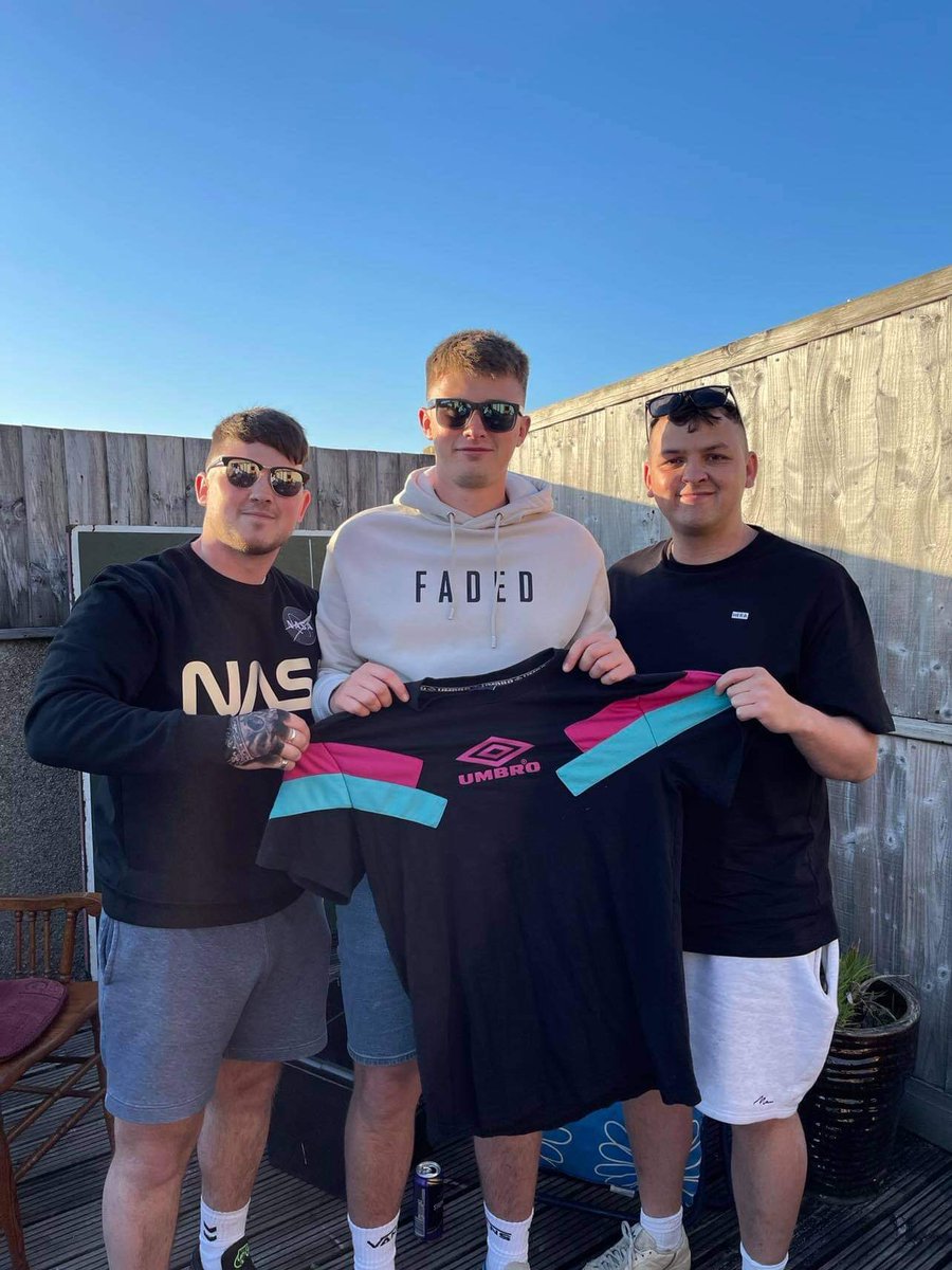 FcPacket's tweet photo. NEW SIGNING! @JackGiibbs if this man played as well as he talks we’d win the league! Takes after his mum in the cock department she doesn’t have one either! He’ll suit the bench well as first reserve cool cool. Welcome aboard son! https://t.co/rodcGcXphU