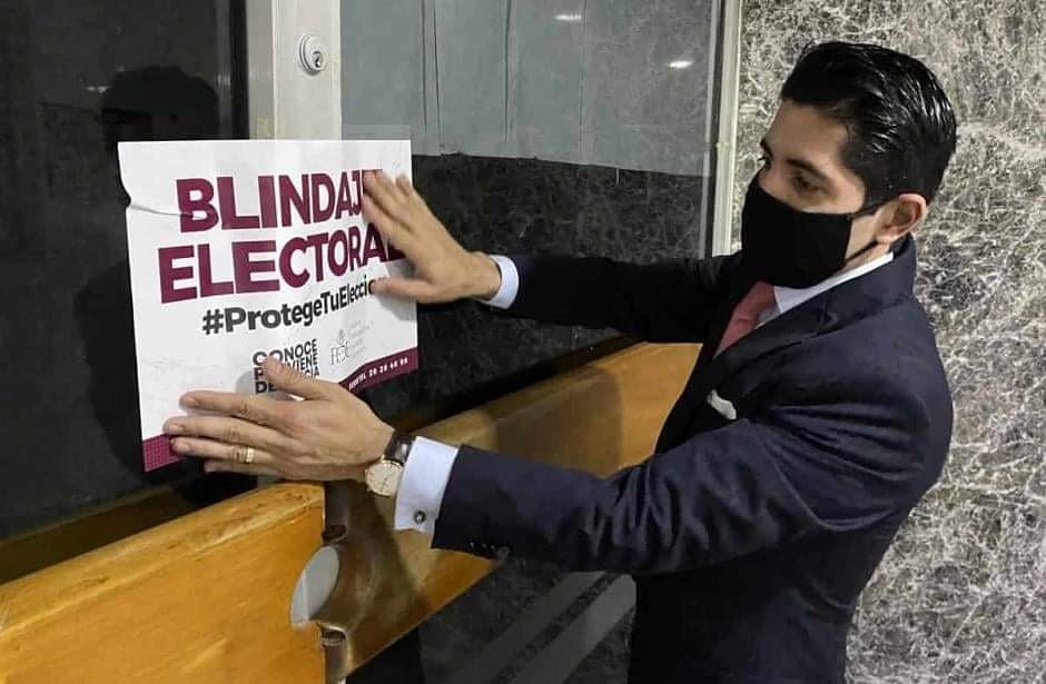 NotaMonterrey's tweet photo. FEDE realiza clausura simbólica en la Secretaría de Bienestar Federal.

La Fiscalía Especializada en Delitos Electorales llevó a cabo una clausura simbólica de las instalaciones de la Secretaría de Bienestar Federal, Gilberto de Hoyos fiscal, junto a la delegada Judith Díaz https://t.co/Itki5vZhQu
