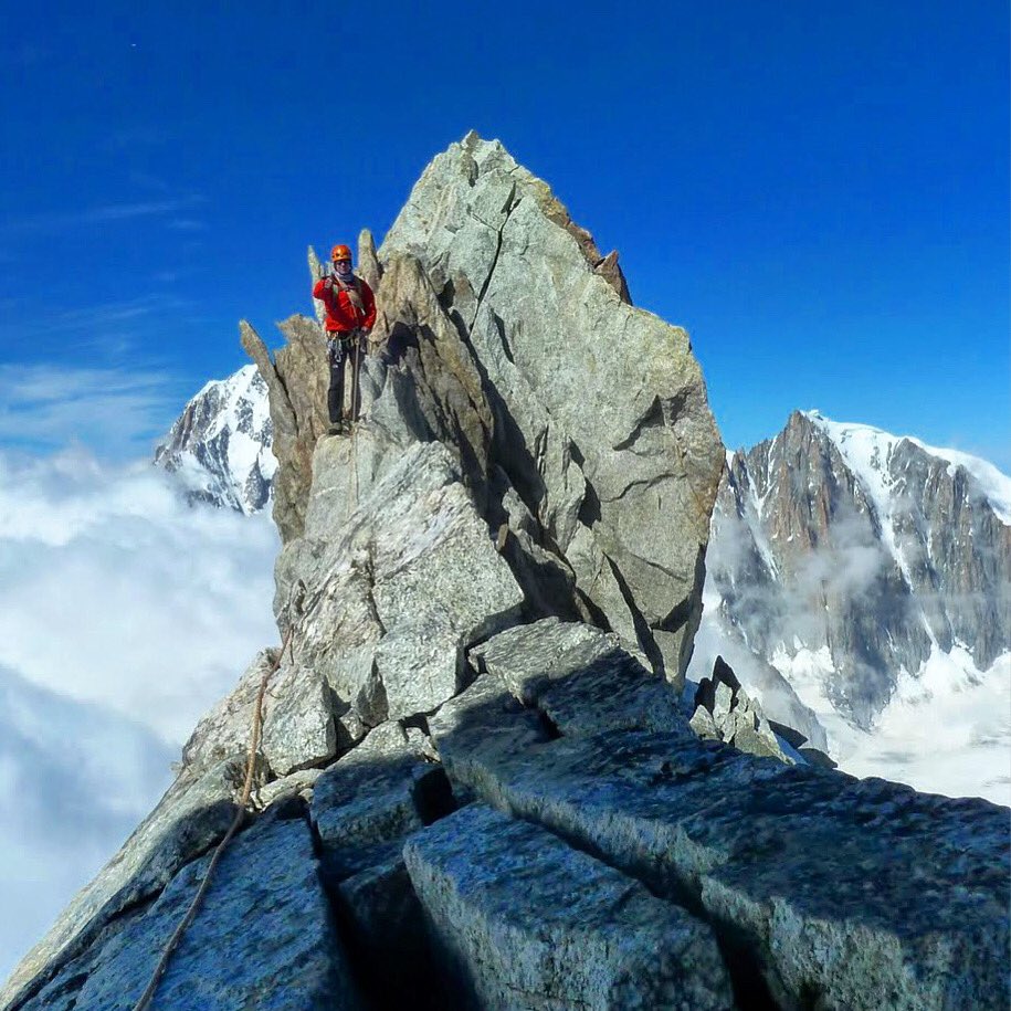 IcicleUK's tweet photo. Giant’s Tooth 🏔🎒❄️⛏🧗♀️ IFMGA mountain guide Fred in his element on the summit block of the Dent du Géant, the Mont Blanc massif as a backdrop beyond.
✅ https://t.co/AKaDdz3omT
📍 Dent du Géant 4013m, #Chamonix 🇫🇷 / #Courmayeur 🇮🇹
#climbing
#dentdugeant
#alpineclimbing https://t.co/ix5ZwzL2V3