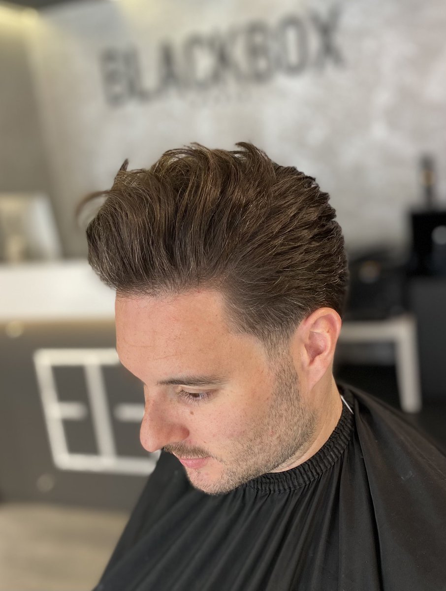 YonSkd's tweet photo. Bonjour Twitter, 
Je m’installe moi et mon barbershop sur Poitiers. 
Je vous laisse donc quelques réalisations et mon Instagram pour en voir d’avantage et prend rendez vous pour vous faire frais pour l’été. 
@/yonbarber 
RT pour toucher un maximum de monde. https://t.co/0oWfxdXz2y