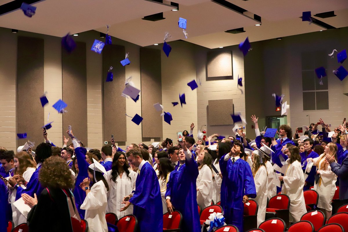 #pviprays Class of 2021: 'Soar Eagles Soar &amp; wing your way to Glory' living out our namesake's words: "Their Catholic education will enable them...to plan a good life, to lead it successfully in service to their neighbor, their country and God." Serve!
Saint Paul VI ..pray for us