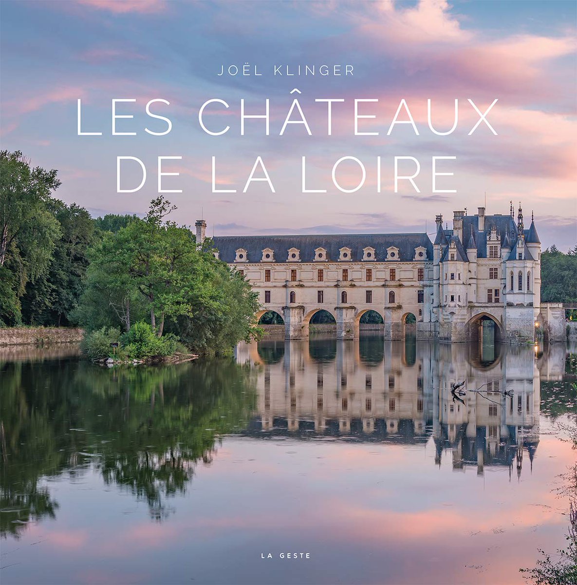 jklinger_photo's tweet photo. 📖 Voici une autre bonne nouvelle pour 2021. 2 ans après sa sortie, mon livre "Les châteaux de la Loire" vient de connaître un second tirage, le premier étant écoulé ! 😀

🏁 Vous pouvez toujours le retrouver en librairie ou en ligne.

#livre #photo #valdeloire #chateaux https://t.co/bd3510Idgf